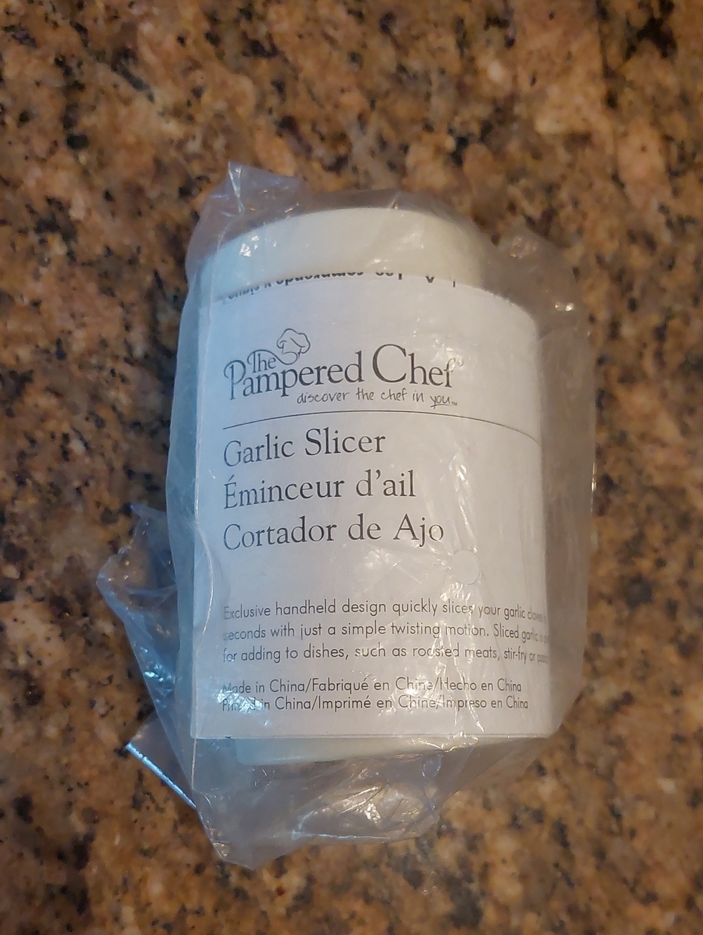 New Pampered Chef White Garlic Slicer